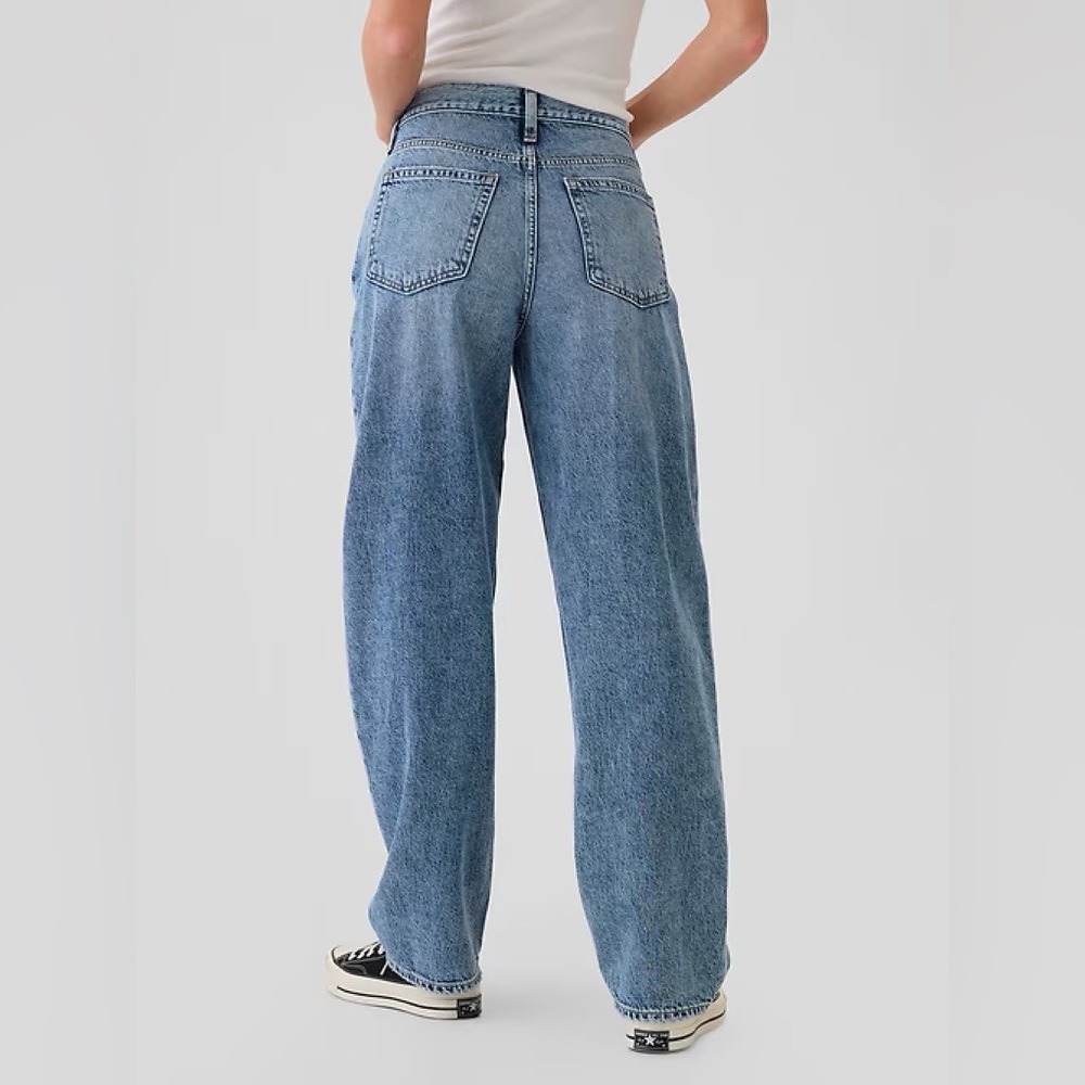 GAP Women’s High Rise Crossover Barrel Jean - Picture 9 of 10